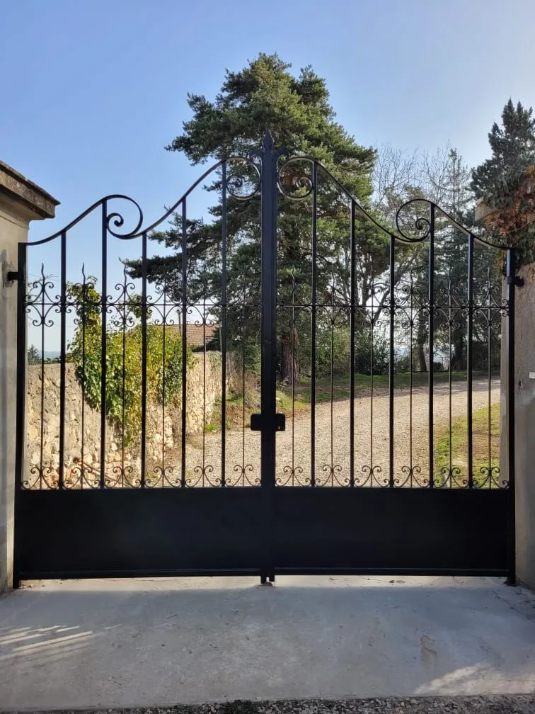 Portail acier double battant
