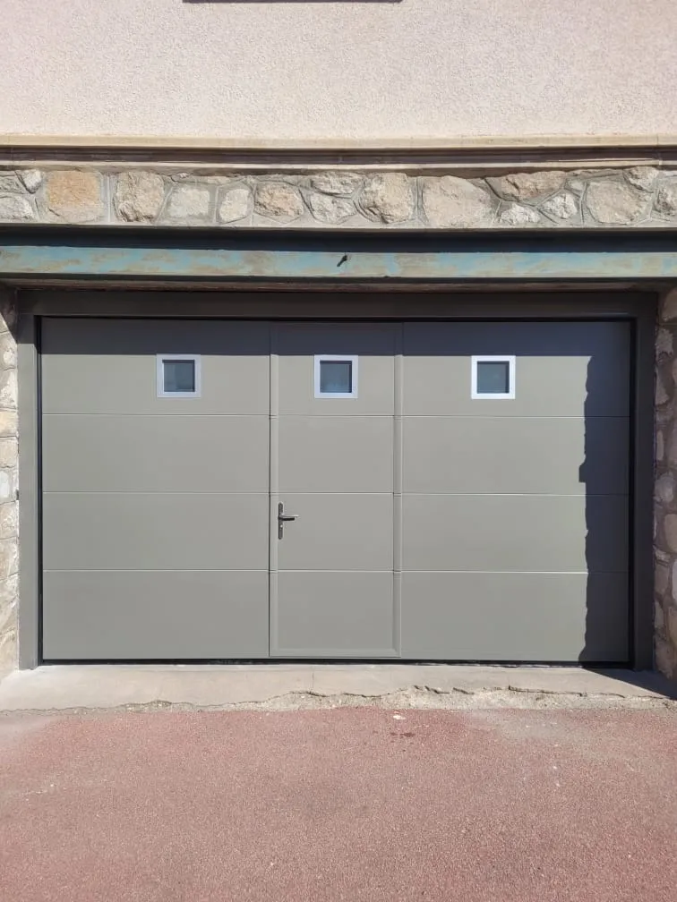 Porte de garage sectionnelle thermolaquée beige satin